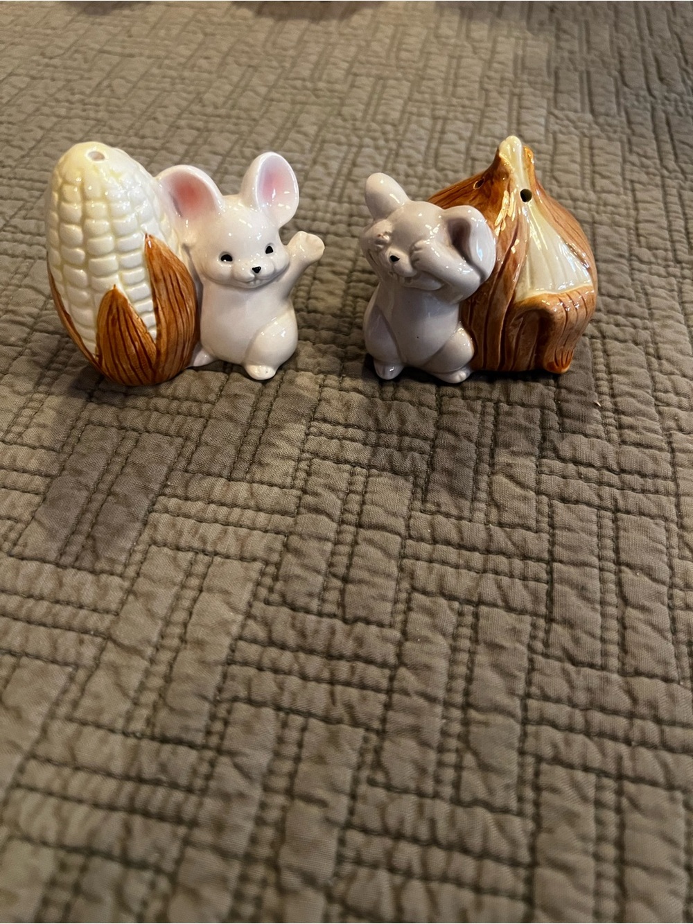 Fitz & Floyd 1970s Ceramic Mouse Onion&Corn Figurine Salt and Pepper Set